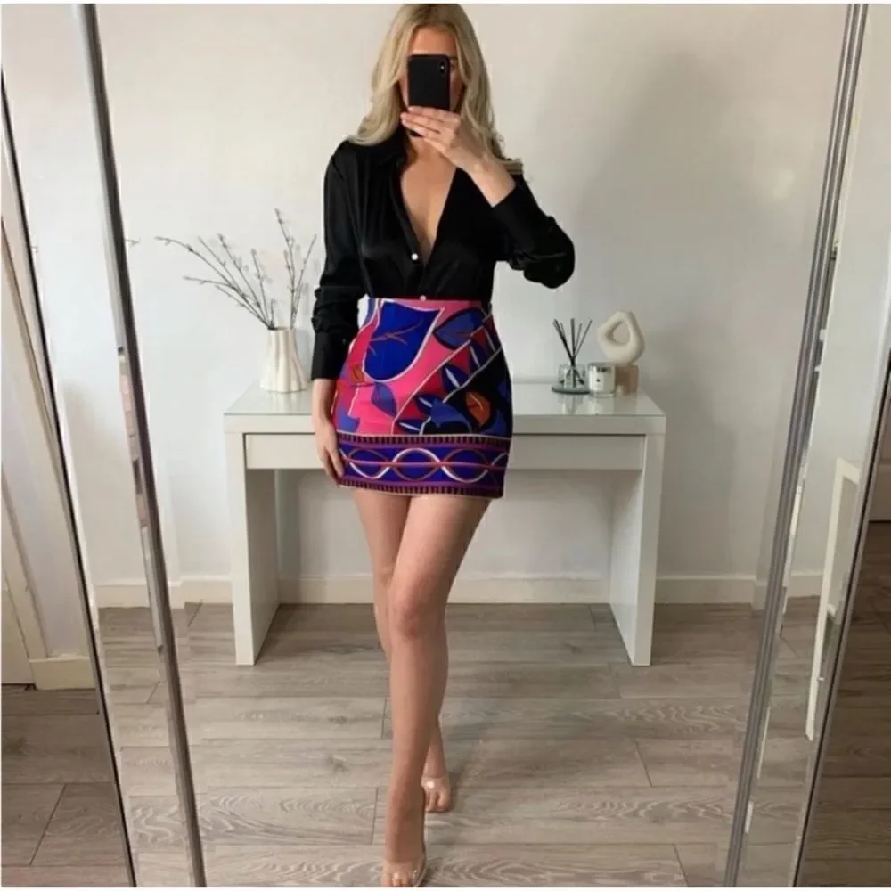 NWT Zara Blogger’s Favorite Multicolored High Waisted Printed Dart Skirt